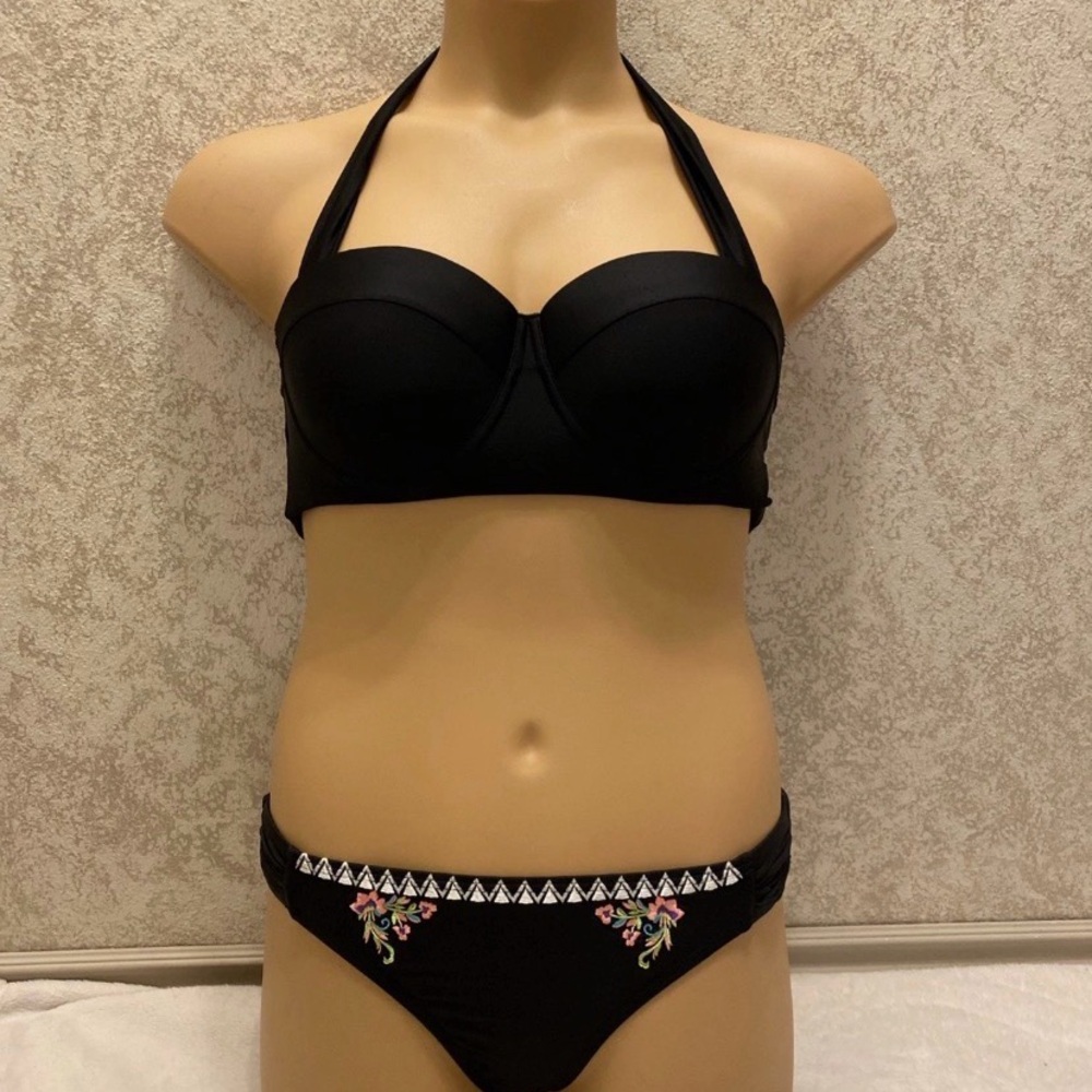 Gibson Latimer Black Bikini with Floral Embroidery Accent